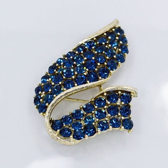 Lisner Swirl Shaped Brooch With Deep Blue Crystal Rhinestones 2 Inch, Wave Ribbo - Picture 2 of 6